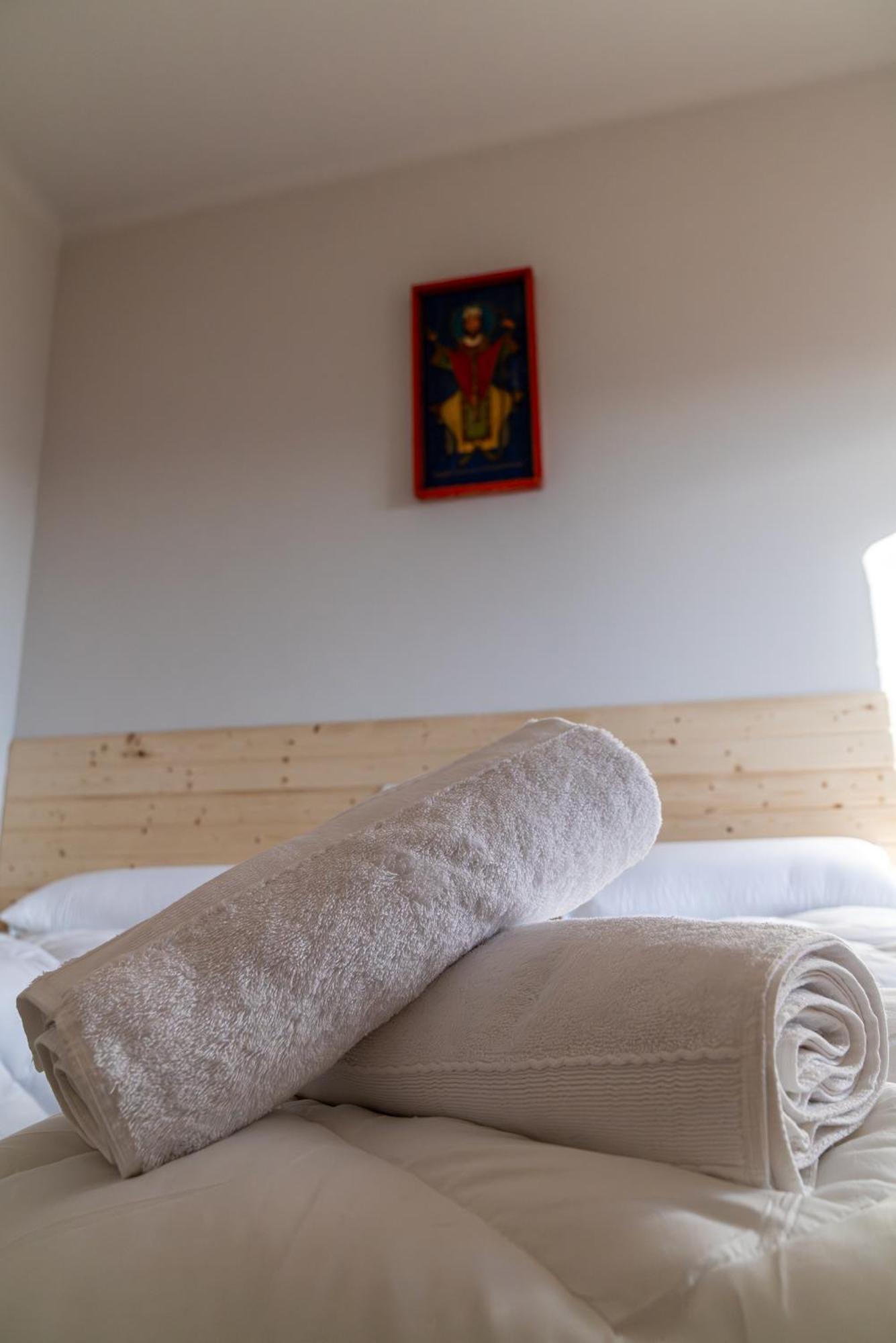 Santuari De Santa Maria De Montgrony Hotell Gombren Exteriör bild