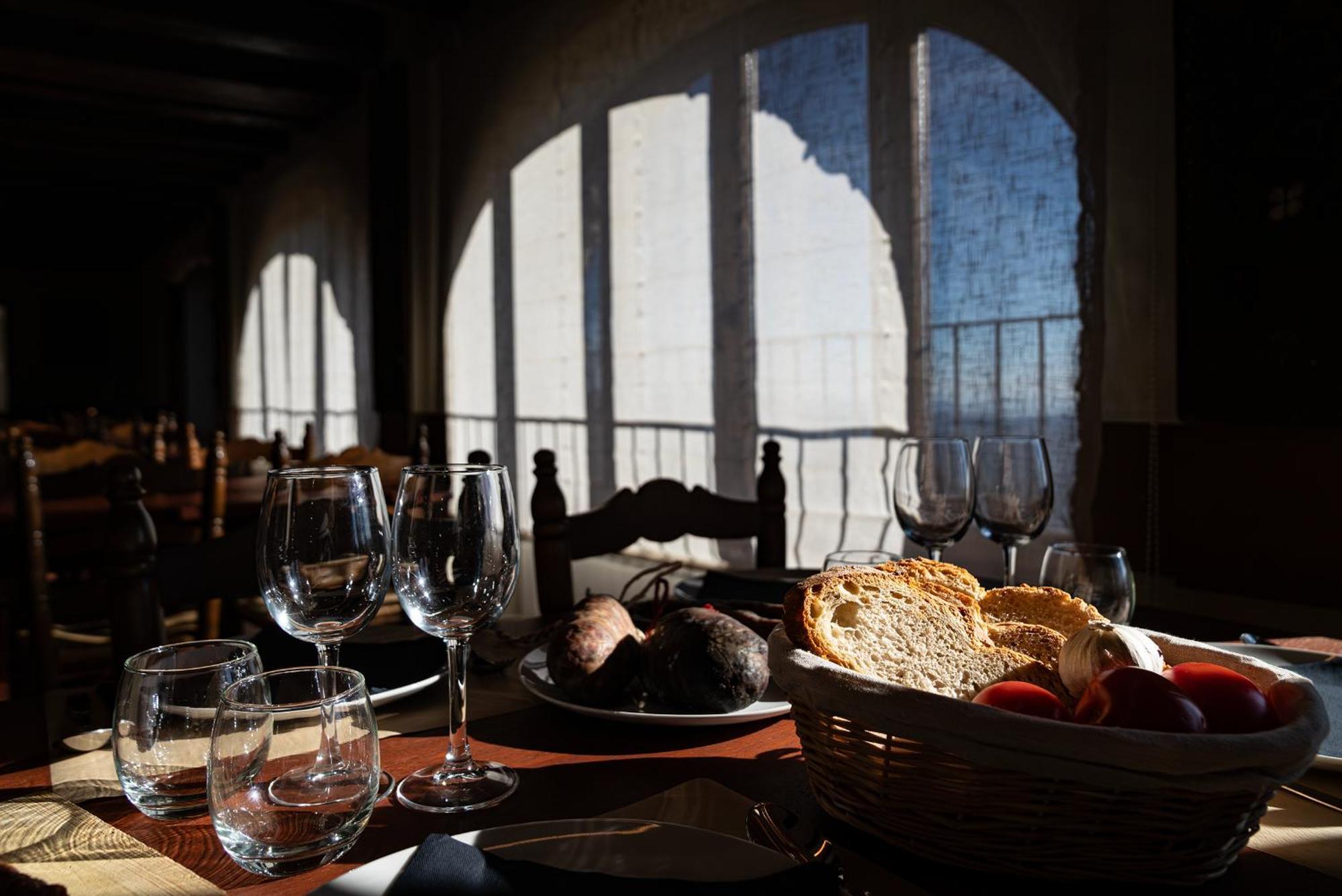 Santuari De Santa Maria De Montgrony Hotell Gombren Exteriör bild